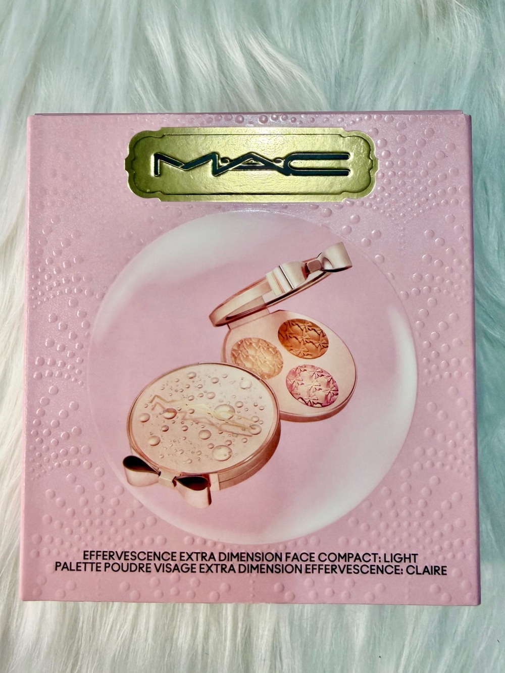 NIB MAC Effervescence Extra Dimension Face Compact - Light